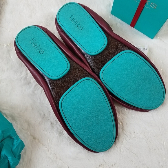 Tieks Burgundy Ballet Flats w/Accessories - Picture 5 of 11